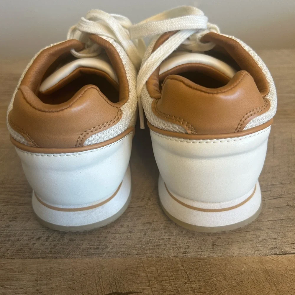 Banana Republic Factory White faux Leather Walking Sneakers Sz 7.5 Comfort‎